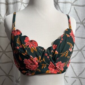 Vanilla/Beach floral print bikini top with a scalloped neckline